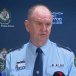 O comissário assistente da polícia de NSW, Brett McFadden, não soube dizer por que a polícia queria deter o homem.