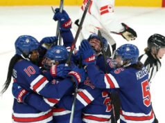 Hóquei feminino dos EUA ganha medalha de ouro sobre o Canadá na prorrogação olímpica Hóquei feminino dos EUA ganha medalha de ouro sobre o Canadá na prorrogação olímpica