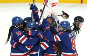 Hóquei feminino dos EUA ganha medalha de ouro sobre o Canadá na prorrogação olímpica Hóquei feminino dos EUA ganha medalha de ouro sobre o Canadá na prorrogação olímpica