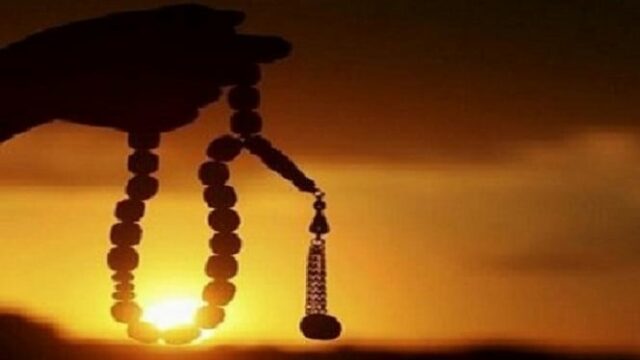 Hora de Mustajab, esta é a oração noturna de Dzikir Hora de Mustajab, esta é a oração noturna de Dzikir recomendada durante o Ramadã