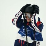 Hunter Hess, dos Estados Unidos, reage durante a primeira corrida da final masculina do Freeski Halfpipe.