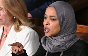 Ilhan Omar perturba o estado da União de Trump com mensagem contundente: ‘Você matou americanos’ | Vídeo Donald Trump e John Roberts