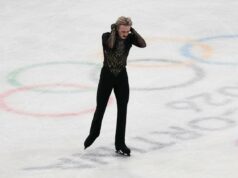 Ilia Malinin vacila no skate livre enquanto ‘Quad God’ perde totalmente a medalha olímpica Ilia Malinin segurando a cabeça durante o programa de skate livre masculino nos Jogos Olímpicos de Inverno de 2026.