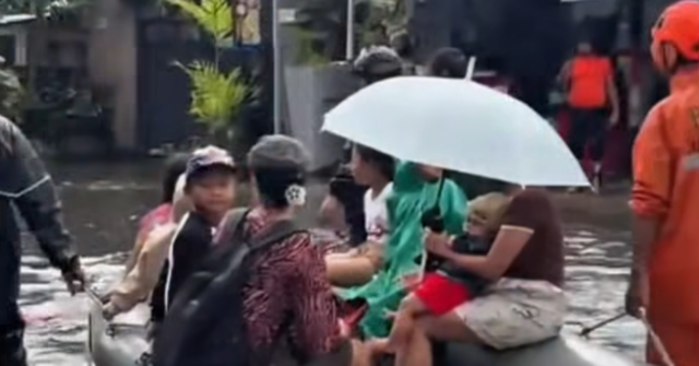 Importante destino turístico australiano atingido por chuvas torrenciais e inundações Importante destino turístico australiano atingido por chuvas torrenciais e inundações repentinas