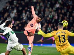 Imprensa espanhola reage ao momento ‘imperdoável’ do ‘oportunista’ Marcus Rashford, apesar do gol na vitória do Barcelona O atacante inglês nº 14 do Barcelona, Marcus Rashford (C), comemora com o meio-campista espanhol nº 16 do Barcelona, Fermin Lopez, e o atacante polonês nº 09 do Barcelona, Robert Lewandowski, após marcar o terceiro gol de seu time durante a partida de futebol da liga espanhola entre Elche CF e FC Barcelona, no estádio Martinez Valero, em Elche, em 31 de janeiro de 2026