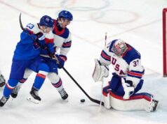 ‘Incrível’ Connor Hellebuyck não deixando os problemas dos playoffs da NHL afetá-lo nas Olimpíadas Connor Hellebuyck salva o disco durante a semifinal masculina de hóquei no gelo entre EUA e Eslováquia na Arena de Hóquei no Gelo Milano Santagiulia durante os Jogos Olímpicos de Inverno Milano Cortina 2026 em Milão, em 20 de fevereiro de 2026.