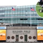 Capacete do Chicago Bears em um campo verde.