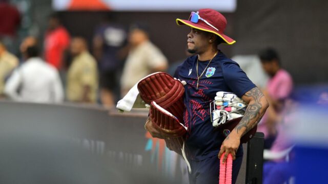 Índias Ocidentais x África do Sul AO VIVO - T20 Índias Ocidentais x África do Sul AO VIVO - T20 World Cup 2026 Super 8: WI 29/0 (2): Hope, King faz o WI começar em chamas depois que SA opta pelo lançamento