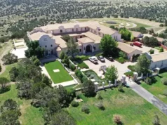 Investigadores voltam a atenção para o antigo rancho isolado no deserto de Jeffrey Epstein Zorro Ranch, uma das propriedades do financista Jeffrey Epstein, visto em uma vista aérea perto de Stanley, Novo México, EUA, em 15 de julho de 2019.