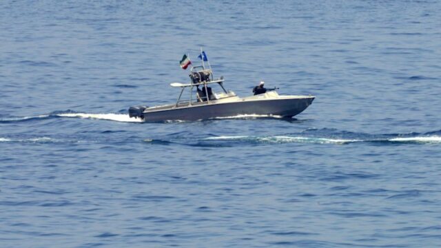 Irã e EUA elogiam progresso nas negociações nucleares após ameaças O ministro das Relações Exteriores iraniano, Abbas Araghchi, fala durante uma reunião bilateral entre a Suíça e o Irã, em Genebra, na terça-feira.