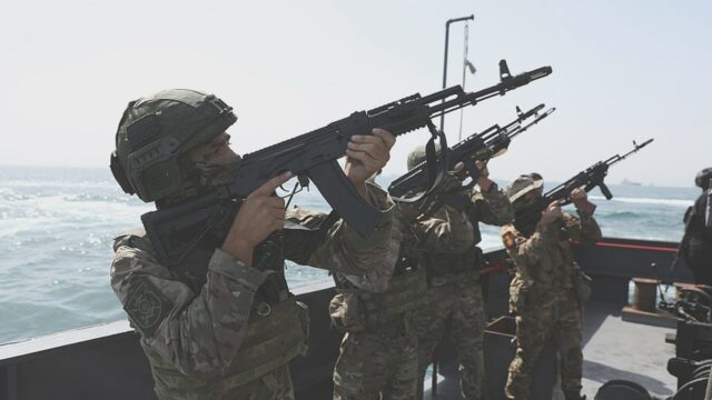 Irã reposiciona secretamente drones de ataque em meio a exercícios Irã reposiciona secretamente drones de ataque em meio a exercícios russos no Estreito de Ormuz, diz especialista