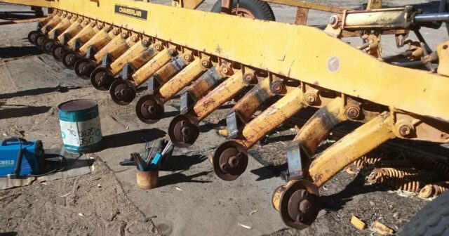 Irmãos modificam uma querida máquina de lavoura WA: 'precisávamos fazer alguma coisa'
