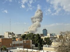 Israel lança ataque com mísseis contra o Irã Uma imagem mostra fumaça saindo de um prédio após uma explosão em Teerã, no Irã, na manhã de sábado. O aparente ataque aconteceu perto dos escritórios do Líder Supremo, Aiatolá Ali Khamenei