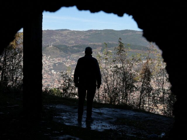 Itália investiga suspeito de 'turismo de atiradores furtivos' em Sarajevo durante a guerra da Bósnia: Relatório
