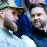 JD Vance e Jake Paul conversam durante a esmagadora vitória do hóquei feminino dos EUA sobre a Finlândia