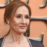 JK Rowling nega ter convidado Jeffrey Epstein para a estreia de 'Harry Potter & The Cursed Child' na Broadway, DOJ Docs mostra que ele foi rejeitado na porta