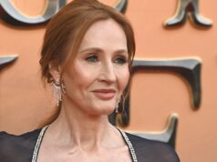 JK Rowling nega ter convidado Jeffrey Epstein para a estreia de ‘Harry Potter & The Cursed Child’ na Broadway, DOJ Docs mostra que ele foi rejeitado na porta JK Rowling nega ter convidado Jeffrey Epstein para a estreia de 'Harry Potter & The Cursed Child' na Broadway, DOJ Docs mostra que ele foi rejeitado na porta