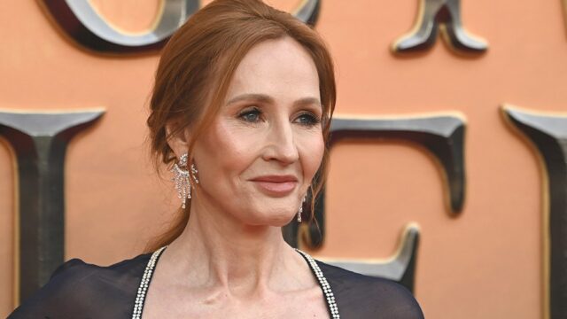 JK Rowling nega ter convidado Jeffrey Epstein para a estreia de 'Harry Potter & The Cursed Child' na Broadway, DOJ Docs mostra que ele foi rejeitado na porta
