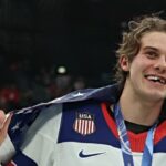 Jack Hughes, da equipe dos EUA, está 'super animado' para conhecer Trump em visita 'patriótica' à Casa Branca