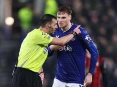 Jake O’Brien perderá o confronto do Man Utd enquanto David Moyes é forçado a remodelar a defesa do Everton Jake O'Brien perderá o confronto do Man Utd enquanto David Moyes é forçado a remodelar a defesa do Everton