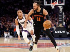 Jalen Brunson espera que os Knicks ‘façam o que é certo comigo’ depois que ele ‘se sacrificou’ na extensão do contrato amigável ao time O guarda do New York Knicks, Jalen Brunson, entra na quadra enquanto o guarda do Sacramento Kings, Russell Westbrook, o persegue.