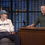 James Acaster conversando com Seth Meyers é uma entrevista completamente louca
