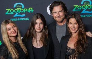 Jason Bateman contou à filha de 14 anos os ‘gritos do pênis’ em conversa sobre sexo Linha do tempo da festa do Oscar da Vanity Fair de Jason Bateman e esposa Amanda Anka