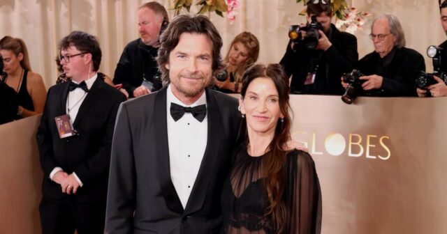 Jason Bateman ficou sóbrio por causa do álcool e da Linha do tempo da festa do Oscar da Vanity Fair de Jason Bateman e esposa Amanda Anka
