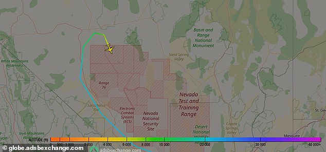 Jatos ultrassecretos da Força Aérea dos EUA avistados perto da Sites de rastreamento de voos capturaram dois voos em direção à Área 51 na manhã de sexta-feira. A primeira, designada Janet 31, decolou de Las Vegas às 8h55 horário do leste dos EUA