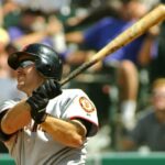 Jeff Kent 'oprimido' pela decisão do SF Giants de aposentar seu número 21