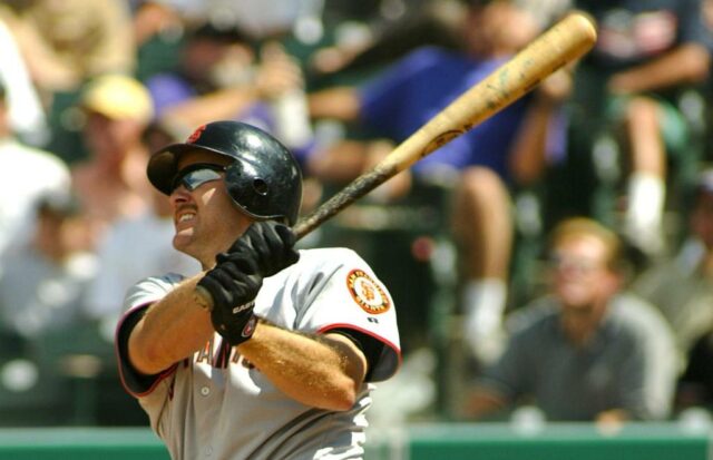 Jeff Kent 'oprimido' pela decisão do SF Giants de aposentar seu número 21
