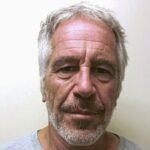 Jeffrey Epstein em uma foto de registro de agressor sexual.