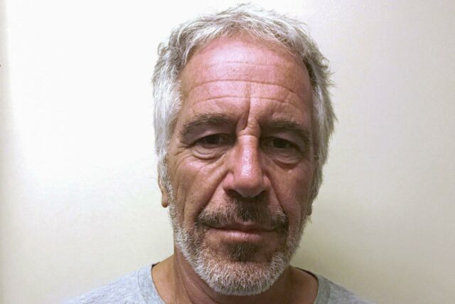 Jeffrey Epstein em uma foto de registro de agressor sexual.