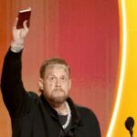 Gala pré-GRAMMY do 68º GRAMMY e saudação do GRAMMY aos ícones da indústria em homenagem a Avery Lipman e Monte Lipman - chegadas