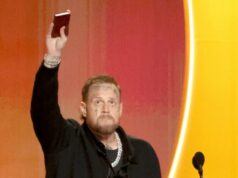 Jelly Roll traz a Bíblia ao palco do Grammy para discurso de aceitação emocional Gala pré-GRAMMY do 68º GRAMMY e saudação do GRAMMY aos ícones da indústria em homenagem a Avery Lipman e Monte Lipman - chegadas