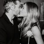 Jennifer Aniston deu um beijo doce com seu namorado hipnotizador de Hollywood, Jim Curtis, 50, enquanto comemorava seu 57º aniversário na quarta-feira.