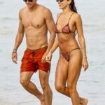 Jessica Alba comemorou o fim de seu casamento de 16 anos desfilando seu novo romance de recuperação com o toyboy Danny Ramirez em Miami Beach, Flórida, na segunda-feira