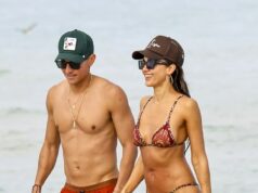 Jessica Alba, de biquíni, 44, faz as malas no PDA com o toyboy Danny Ramirez, 33, após finalizar o divórcio Jessica Alba comemorou o fim de seu casamento de 16 anos desfilando seu novo romance de recuperação com o toyboy Danny Ramirez em Miami Beach, Flórida, na segunda-feira