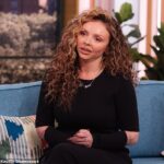 Jesy Nelson fez uma admissão comovente na quinta-feira, ao compartilhar um vídeo adorável de sua filha Ocean em meio à batalha de suas gêmeas contra a atrofia muscular espinhal tipo 1 (vista no mês passado)