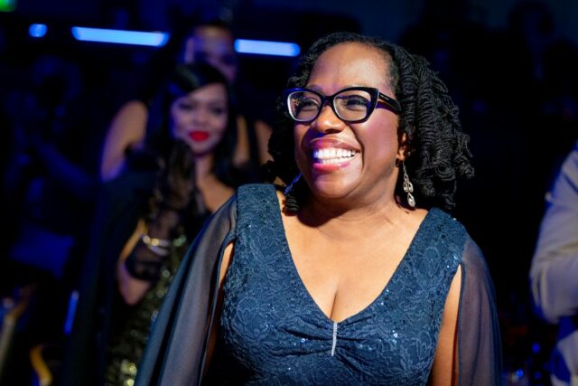 John Roberts, da Suprema Corte, é pressionado a investigar Ketanji Brown Jackson
