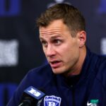 Jon Scheyer detalha incidente pós-jogo 'assustador' após a derrota de Duke para UNC