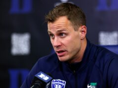 Jon Scheyer detalha incidente pós-jogo ‘assustador’ após a derrota de Duke para UNC Jon Scheyer detalha incidente pós-jogo 'assustador' após a derrota de Duke para UNC