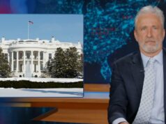 Jon Stewart rasga Trump e MAGA como ‘F – king Pathetic’ após indignação com o show de Bad Bunny no Super Bowl | Vídeo Bad Bunny e Kid Rock tiveram shows concorrentes no intervalo durante a transmissão do Super Bowl LX de domingo. (Imagens Getty)