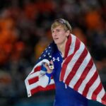 Jordan Stolz se junta a Eric Heiden com ouro duplo na patinação de velocidade nas Olimpíadas