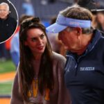 Jordon Hudson (l.) e namorado Bill Belichick (r.)