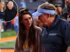 Jordon Hudson ataca o escândalo de prostituição de Robert Kraft com camisa de spa Jordon Hudson (l.) e namorado Bill Belichick (r.)