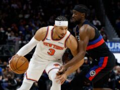 Josh Hart, do Knicks, sai mais cedo após lesionar novamente o tornozelo direito Josh Hart, que mais tarde saiu com uma lesão no tornozelo, tenta atacar Caris LeVert durante a derrota dos Knicks por 118-80 para os Pistons em 6 de fevereiro de 2026 em Detroit.