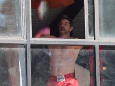 Joshua Jackson treina sem camisa em uma academia de boxe em Los Angeles, em vídeo 022826_joshua_jackson_kal