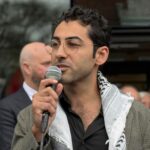 Juiz de imigração dos EUA rejeita oferta de Trump para deportar Mahdawi, estudante de Columbia