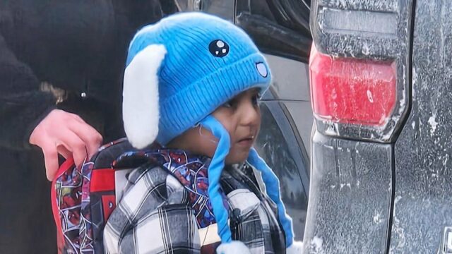 Juiz ordena que criança de 5 anos usada como 'isca' Liam Conejo Ramos, 5 anos, é detido por oficiais da Imigração e Alfândega dos EUA depois de voltar da pré-escola.